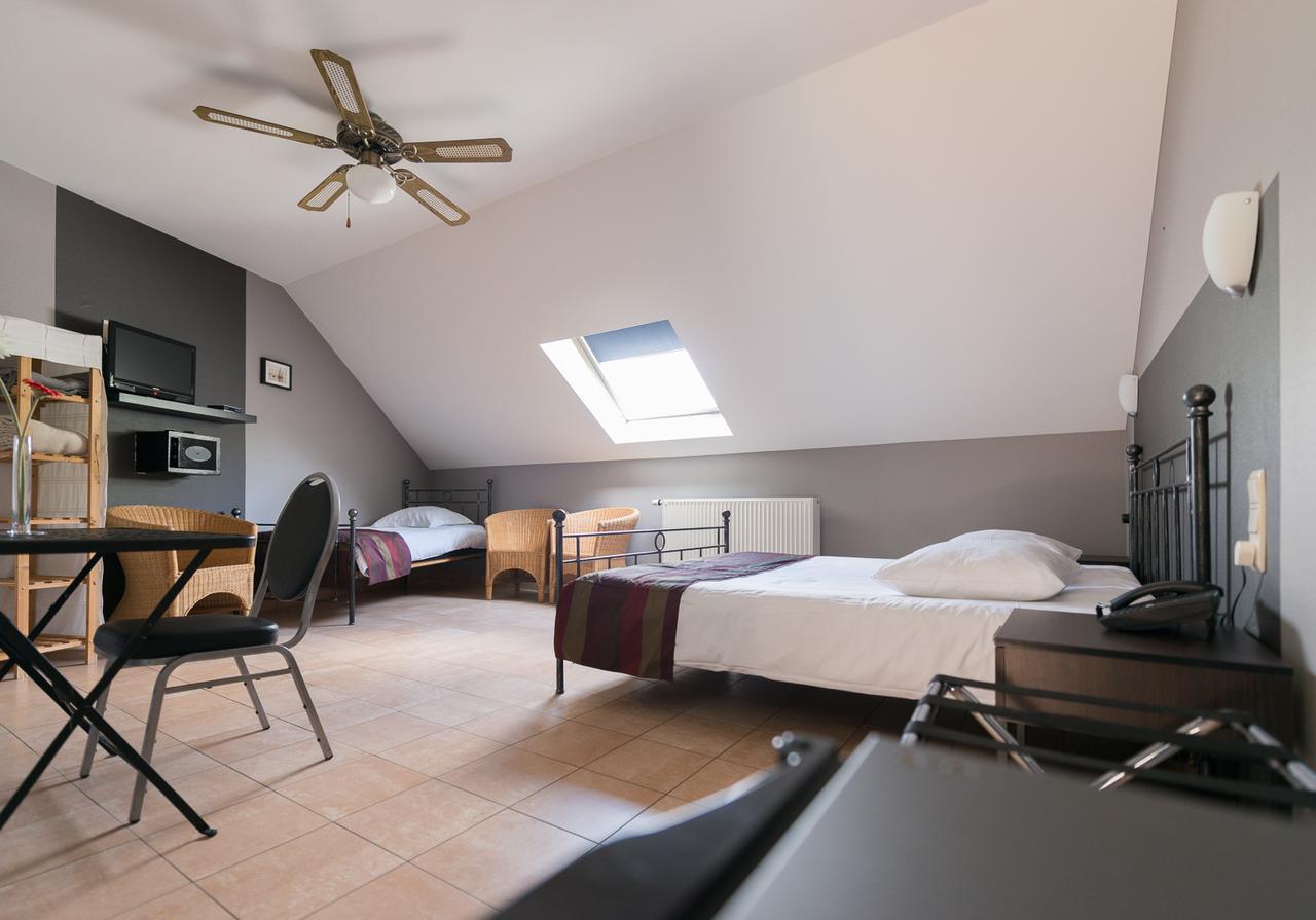 Auberge De La Lesse Celles  Luaran gambar
