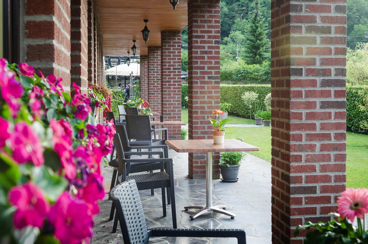 Auberge De La Lesse Celles  Luaran gambar